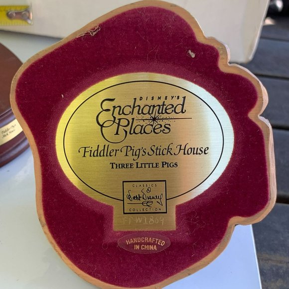 Disney WDCC Enchanted Places Three Little Pigs Fiddler Pig Stick House w/ Box - Picture 7 of 9